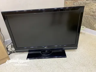  1 شاشة LG LCD بحجم 42 بوصة