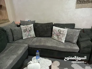  2 طقم كنب شبه جديد للبيع فقط