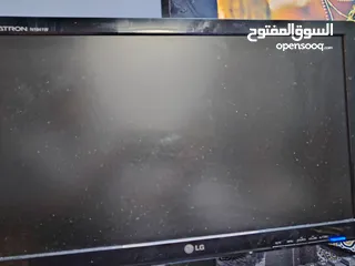  9 بيسي مستخدم فتره بسيطه شبه جديد مع حساب قراند ومنزل في فورت نايت  واستي كورس   وجميع أغراضه.