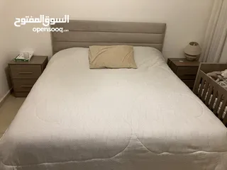  1 تخت مع فرشة وخزانه كبيرة بسعر مغري