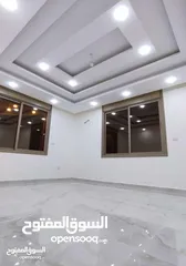  7 شقة مميزه مساحتها 160م او مع روف 200 م في الحي الشرقي