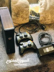 1 أكس بوكس 360slim مهكر للبيع جهاز نضيف شبه جديد شغال 100.100