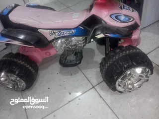  4 سيارة شحن فخمة جدا بحاجة لشاحن بحالة ممتازة موجودة في الزرقاء الجديدة للبيع