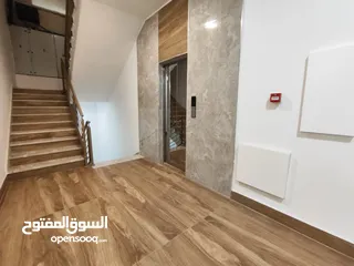  11 شقة فخمة للبيع – الطيرة، امتداد شارع المطل