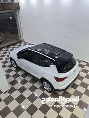  19 سيات ارونا FR  2021 فل اضافات دهان الشركة المنتجة لون ابيض سقف اسود