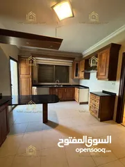  10 شقه فارغة - الرابية - 3نوم1ماستر - 200م - مطلة - قريبة من الخدمات العامة