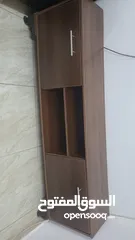  1 طاوله تحت التلفزيون الها بابين مستعمله نظيفه