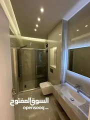  15 شقة طابق اخير مع روف فاخرة في اجمل مواقع طبربور من المالك مباشرة