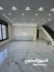  15 للبيع شقة فاخرة في البنيات – قرب شارع الخدمات وطريق المطار مباشرة