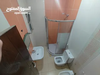  23 شقه اربع غرف نوم وصاله وصالون 214 متر + روف غرفه وصاله وحمام و مطبخ 60 متر مقابل اسواق الرشد