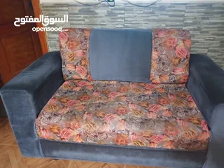  1 طقم كنب +خزانة +مراي +تخت مفرد حديد مع الفرشة بحالة جيدة