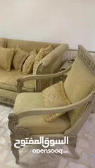  3 كنب 7 كراسي مع 3 طاولات للبيع
