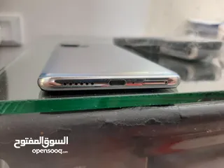 2 11t 5g 256/8 بحالة الوكالة