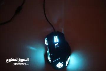  3 كيبورد وماوس ا RGB ما فيهم اي مشكله لاكن الكيبورد في كسر جدا بسيط 