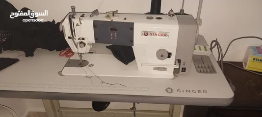  1 ماكينة خياطة سنجر بحالة الوكالة