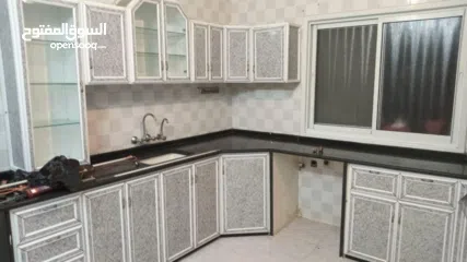  1 شقه للايجار لعائله  او اخ واخ