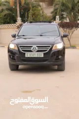  1 جيب تيجوان موديل 2010-اتومتيك-ماتور 2000تربوا -بنزين فل فل اضافات مع فتحة سقف بنوراما-فحص شركة ونخب