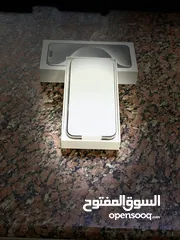  12 للبيع أيفون 15 برو ماكس  ابيضّ سعة التخزين 256 الجهاز شبه جديد مع كرتونة وشاحن وبدون أي خدوش استخدم