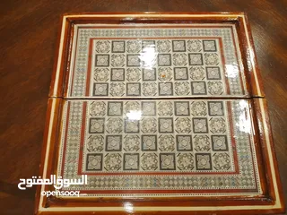  1 طاولة شطرنج مع الزهر (لا يوجد قطع زهر)