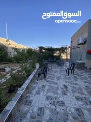  1 فرصة استثمارية وسكنية مميزة في ماركا الجنوبية – عمّان ( بيت مع ثلاث محلات للبيع )