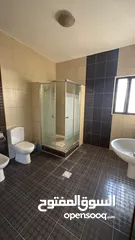 14 Well-Maintained Villa in Umm Al Summaq / فيلا بحالة ممتازة في أم السماق