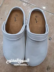  3 كروكس طبي لجميع المقاسات  ب 8 دنانير فقط