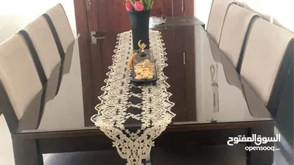  4 غرفة جلوس وطاولة سفرة وطاولة تلفزيون