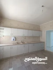  8 شقه فارغه للايجار ـ الصويفية ـ مجدده بالكامل ـ موقع مميز مساحه 170 متر 3 غرف نوم ـ  5000 دينار
