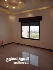  3 شقه مميزه للبيع 22م طابق3 مع روف  حي ابوالراغب