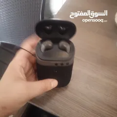  3 سماعة اذن غير مستعملة وسماعة حافظة للموسيقى بلوتوث جديدة مع شاحن
