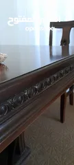  7 طاولة سفرة 8 مقاعد...حالة ممتازة استعمال خفيف جدا  لونها بني خشب زان اصلي  السعرررر قابل للتفاوض
