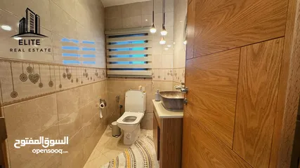  8 شقه طابقيه البيره بجانب مدرسة الهاشمية مساحه 181 متر صافي عماره 6 طوابق فقط وكل طابق شقه بسعر مميز