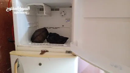  1 ثلاجة بحاله جيده