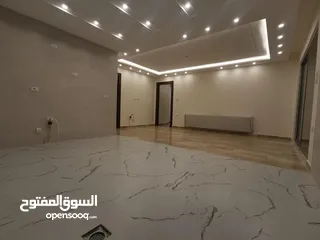  14 شقة ارضيه 210 م وحديقه وكراج 300 م في اجمل مناطق قرية النخيل