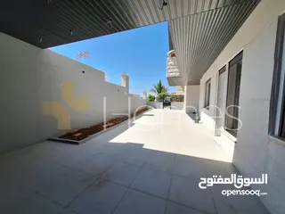  2 شقة مع حديقة للبيع في الحمر بمساحة بناء 160م