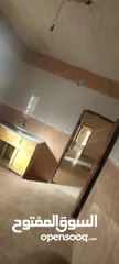  4 شقة في مذبح " 4 غرف و 2 حمامات ومطبخ وصالة "بعد النائب العام على سور جامعة صنعاء "كلية الطب"