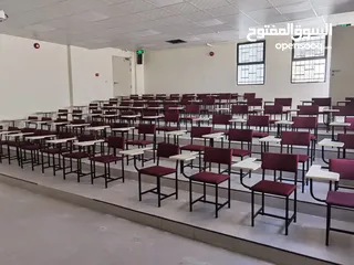  11 كراسي محاضرات خشب ومنجد و دروج مدرسية واثاث مدرسي. ماركا الجنوبية طريق الحزام قرب مطار ماركا