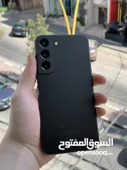  5 سامسونج جلاكسي اس 22 عادي 256 جيجا جهاز نظيف جداً لزقته عليه الجهاز تقريباً جديد مش شبه جديد