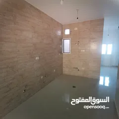  6 مبني خدمي جديد للبيع في الحي الجامعي بالقرب من المسجد موقع ممتاز وشارع حيوي