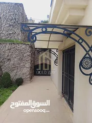  1 شقة شبه أرضية مع حديقة 270م بتشطيبات راقية في أرقى مناطق عبدون/ ref 4000