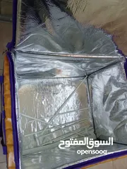  2 شنتات كريم وتوب دليفري بحالة وكاله