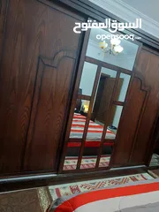  12 اثاث مستعمل بحاله جيده مكون من غرفة نوم وكنب كورنر وطاوله وسط وطاوله مع طاولات البيع كامل او كل قطعه