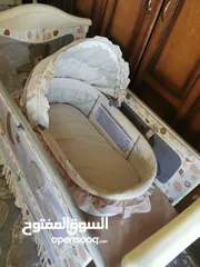  1 تخت بيبي للبيع مع كارسيت