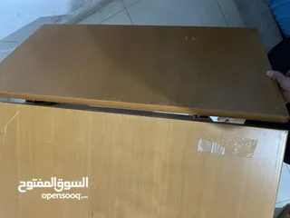  4 طاولة خشب متينة بتصميم أنيق جدًا بسعر لقطة