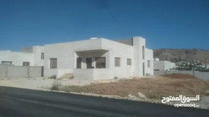  1 منزل مستقل في قرية ابو نصير قرب مفروشات شهوان
