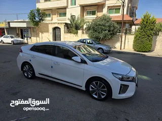  20 هونداي ايونك 2018 فل كامل فحص كامل عداد 130Km مالك 1 فقط