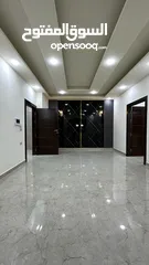  3 شقة جديدة للبيع طابق ارضي مدخل مستقل مع ساحة قصر العوادين