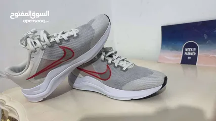  3 حذاء نايك مقاس 40,5