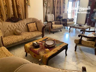  2 طقم كنب شبهً جديد للبيع