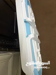  19 مستلزمات اطفال بحال الجديد بانيو استحمام ، كارسيت، كوت ، هزاز مع موسيقى